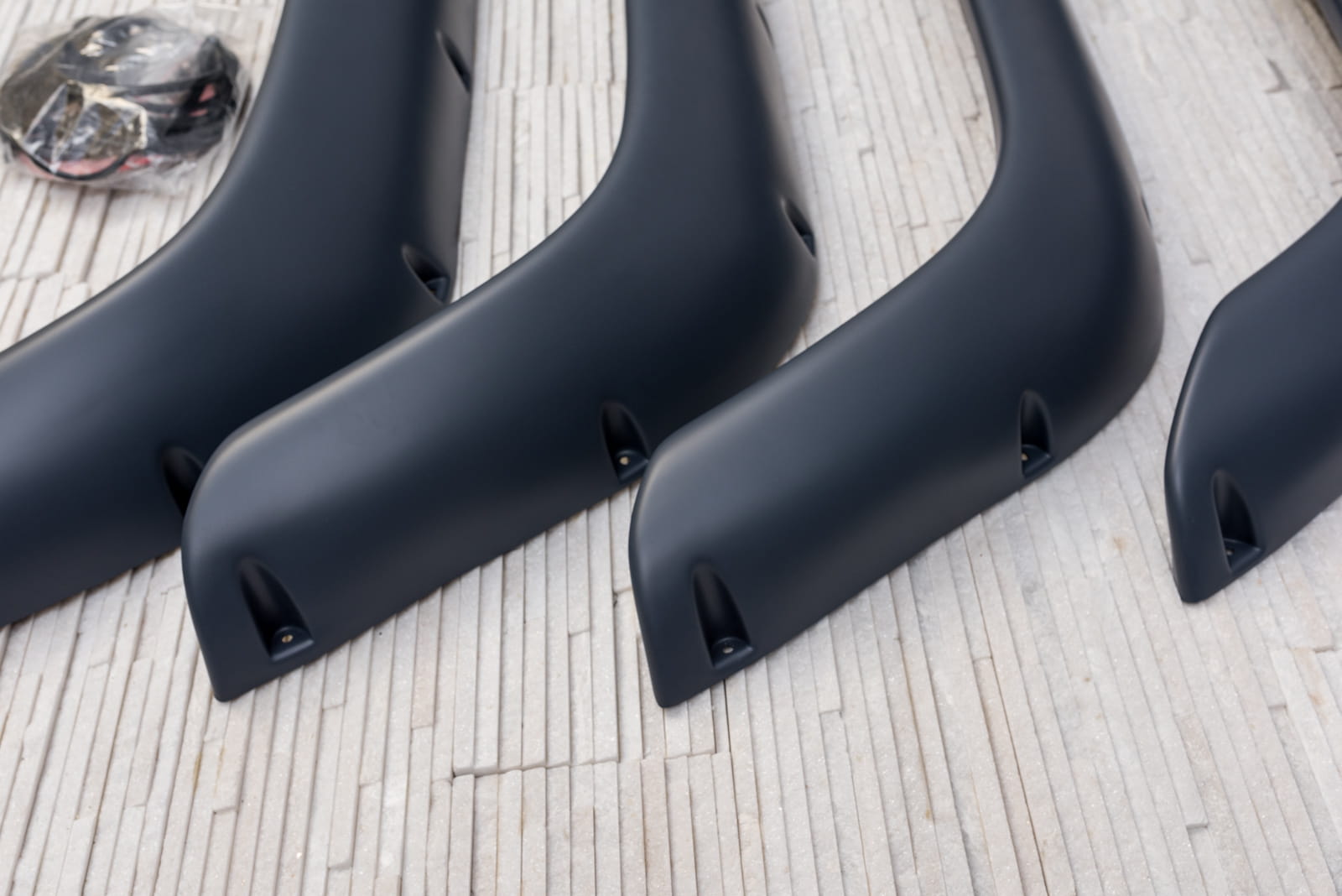 Land Rover Defender 90-110 sárvédő ABS - Image 2