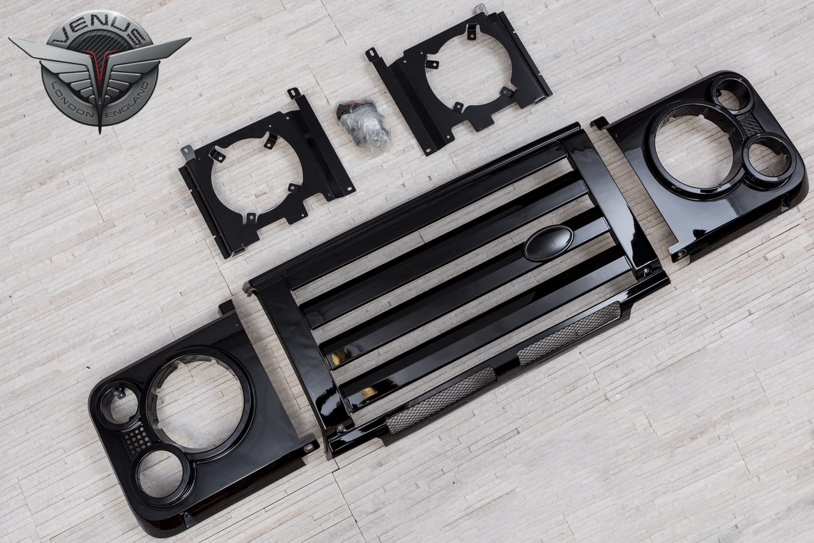 Land Rover Defender 2007 után hűtőrács - Image 2