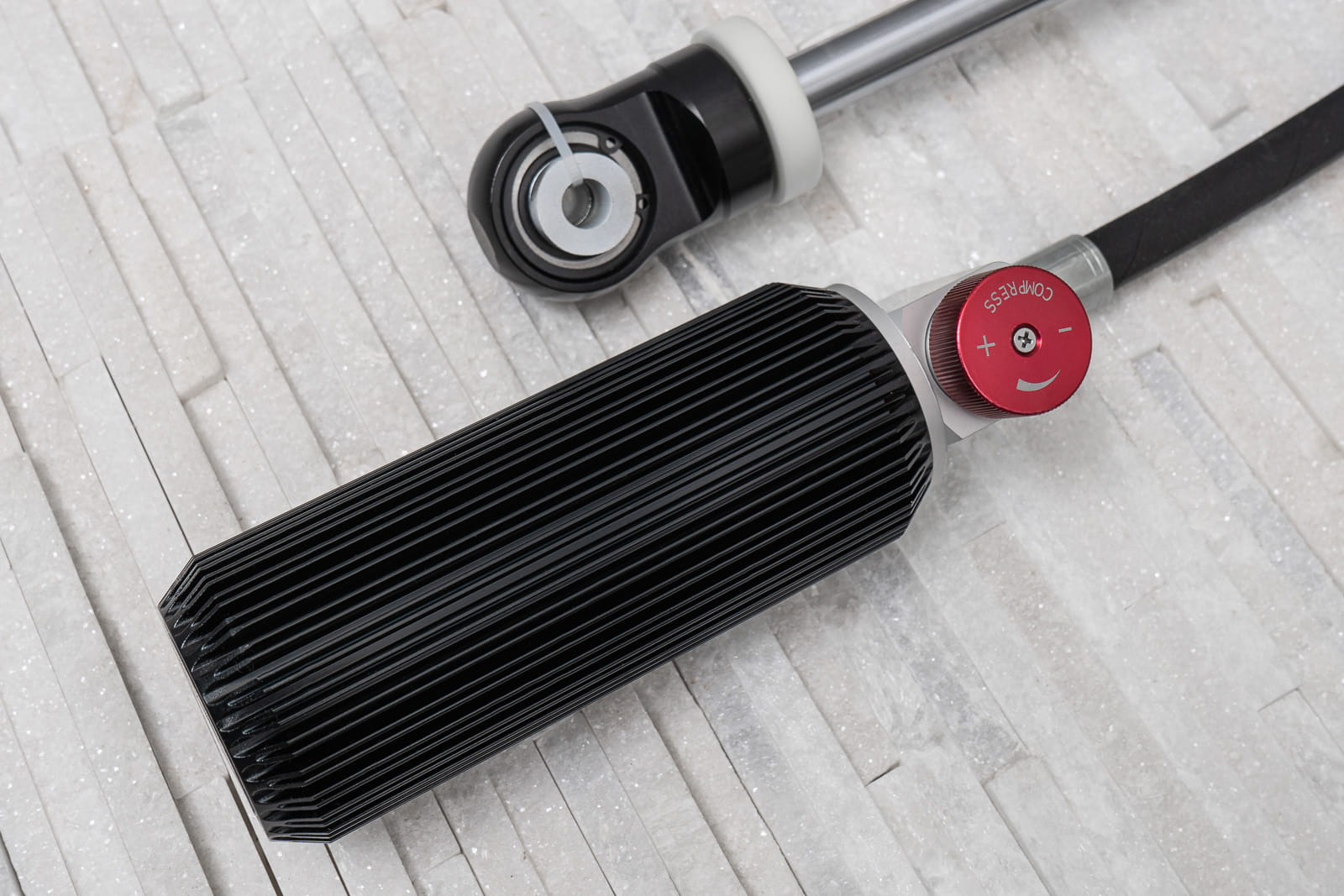 JEEP-WRANGLER-JL-ÁLLÍTHATÓ-LENGÉSCSILLAPÍTÓ-LIFT-2,5