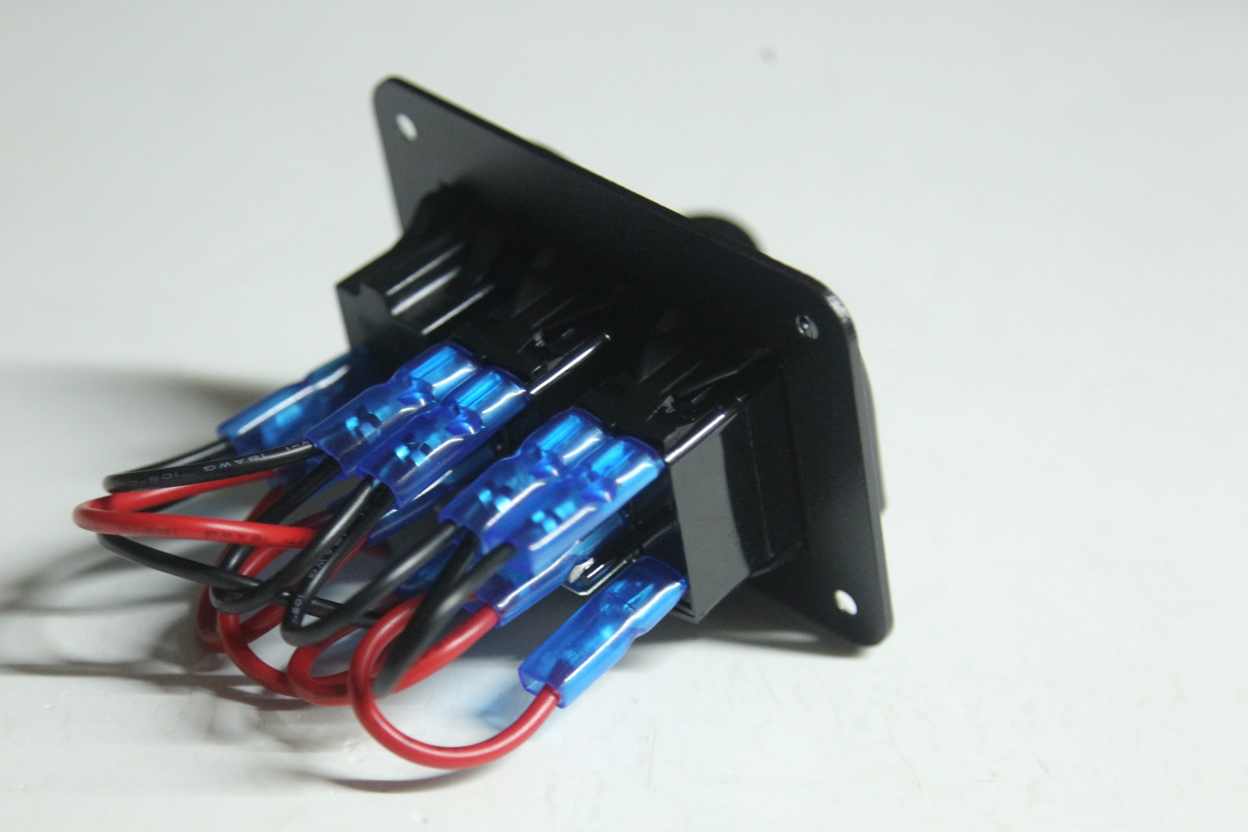 kapcsoló modul 2 kapcsoló 2 db usb feszültség kijelző