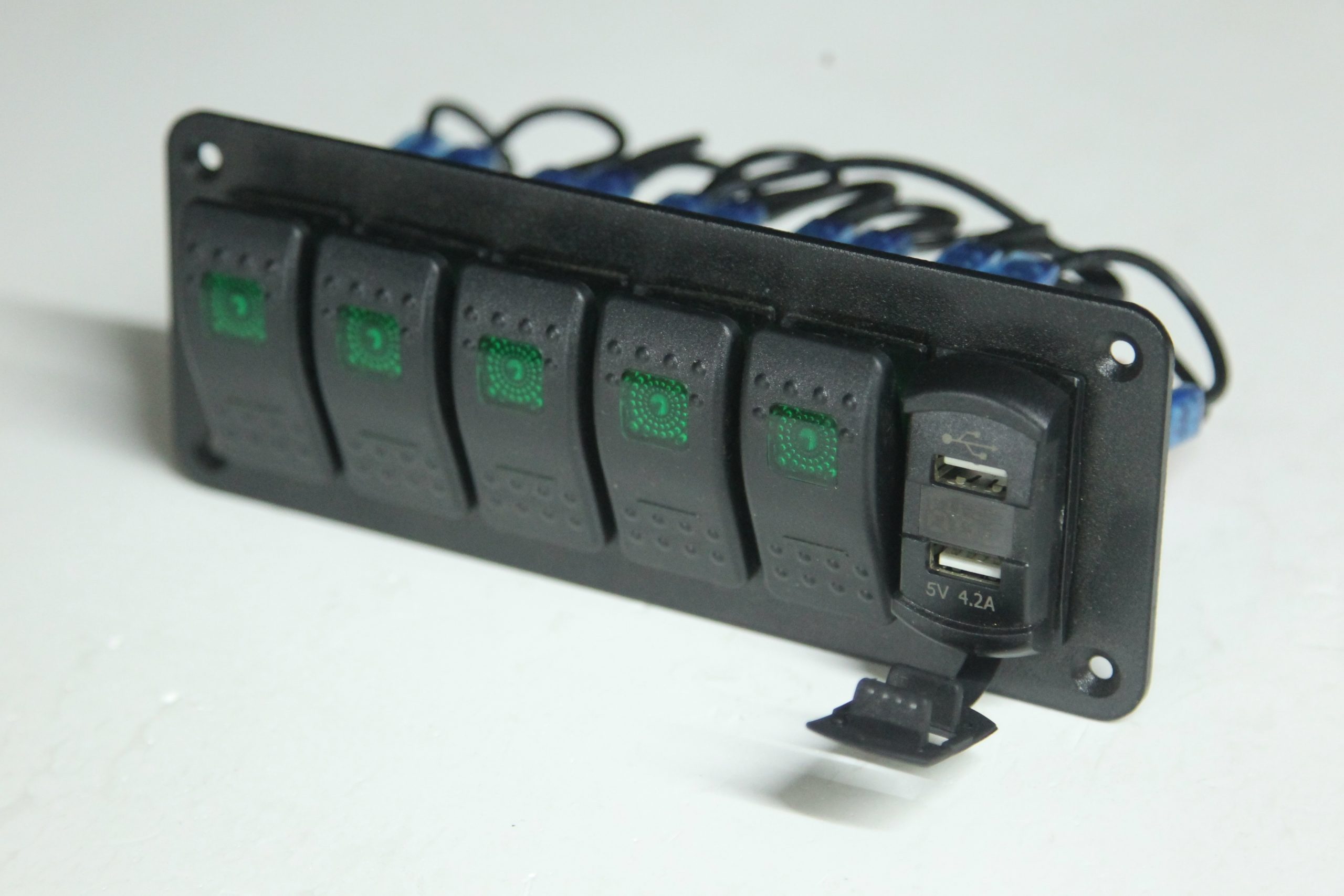 kapcsoló modul 5 kapcsoló 2 db usb feszültség kijelző